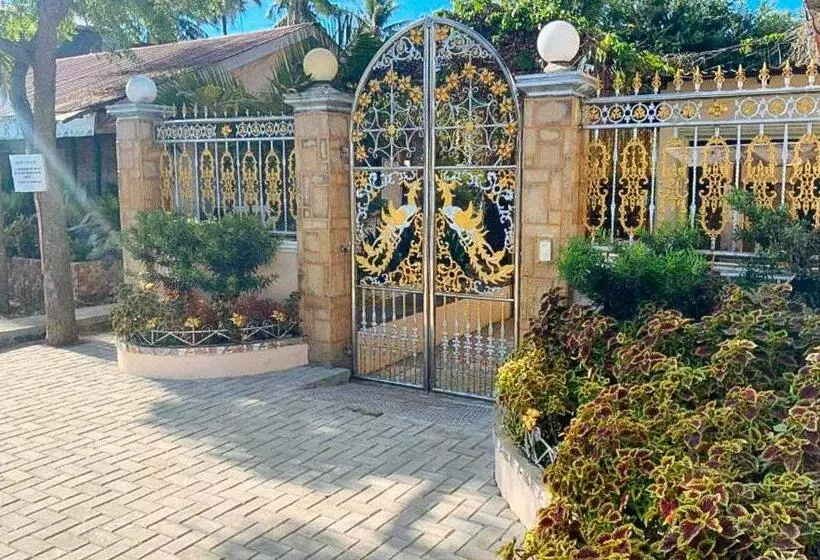 ホテル Iloilo Paraw Beach Resort