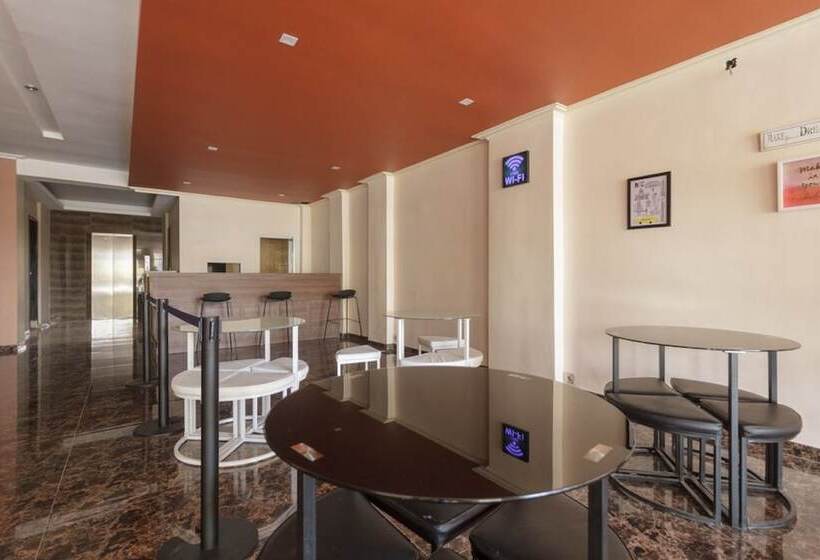 בית מלון כפרי Reddoorz Plus @ Boulevard Panakkukang