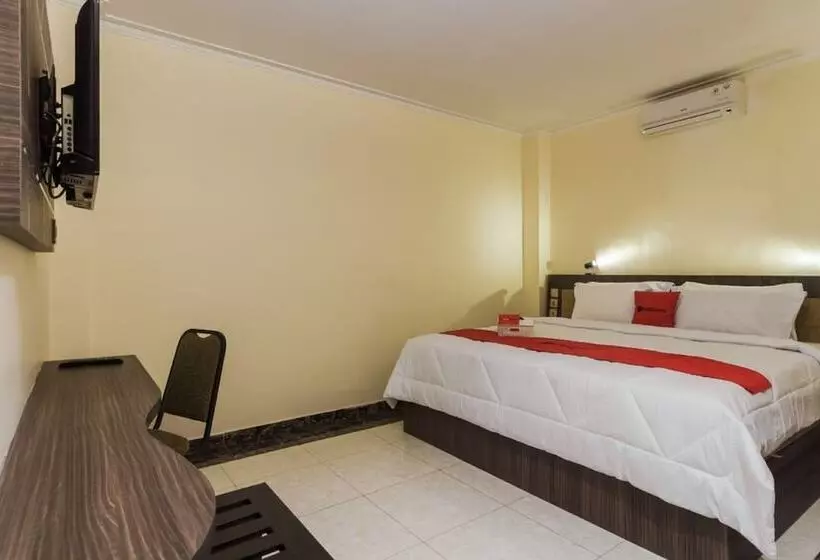 ホテル Reddoorz Plus @ Boulevard Panakkukang