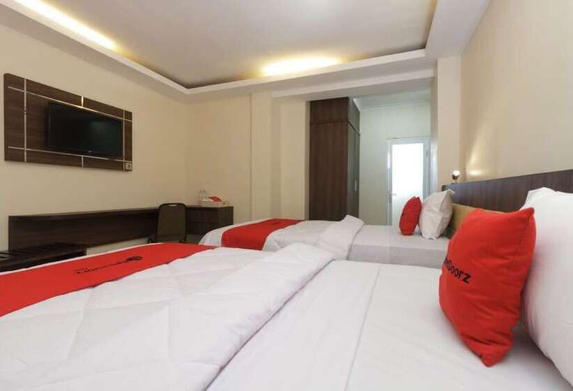 בית מלון כפרי Reddoorz Plus @ Boulevard Panakkukang