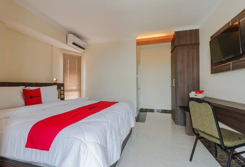 בית מלון כפרי Reddoorz Plus @ Boulevard Panakkukang