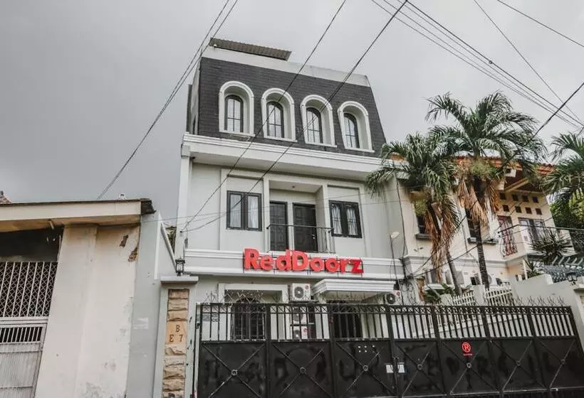 Hotelli Reddoorz Plus @ Radio Dalam 2