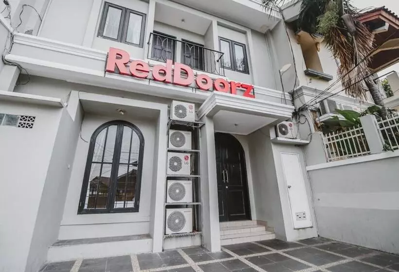 Hotelli Reddoorz Plus @ Radio Dalam 2