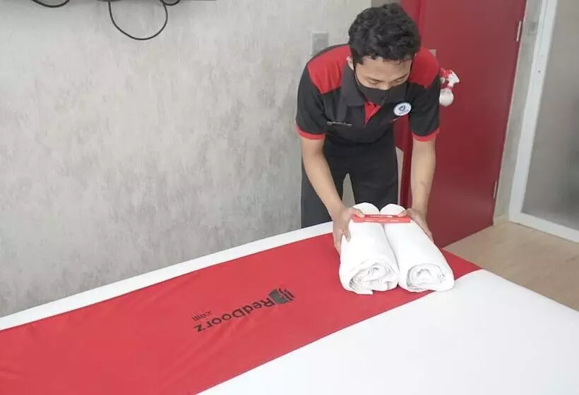 Hotelli Reddoorz Plus @ Radio Dalam 2