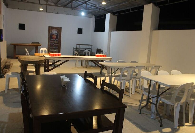 Jrm Travel And Lounge Hostel