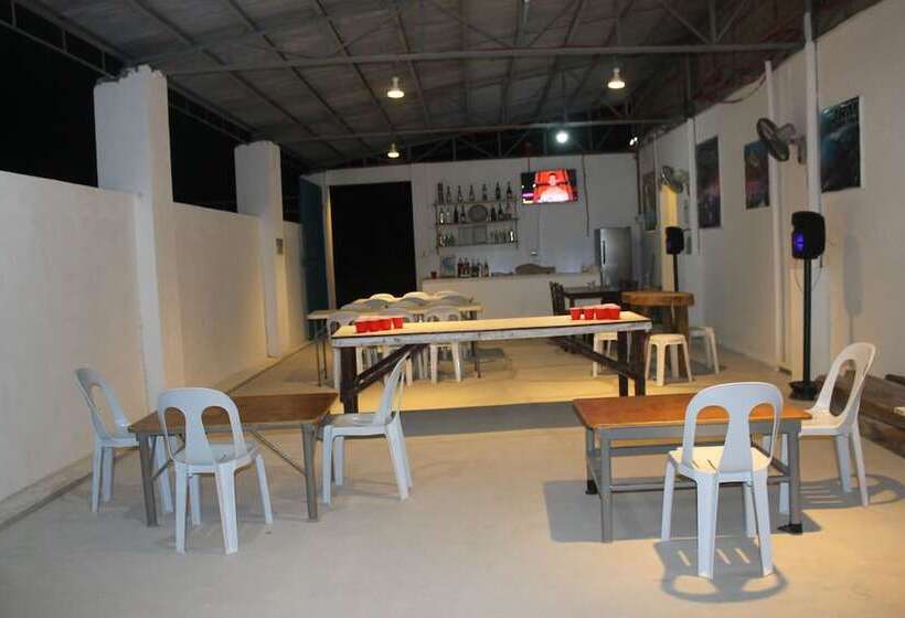 Jrm Travel And Lounge Hostel