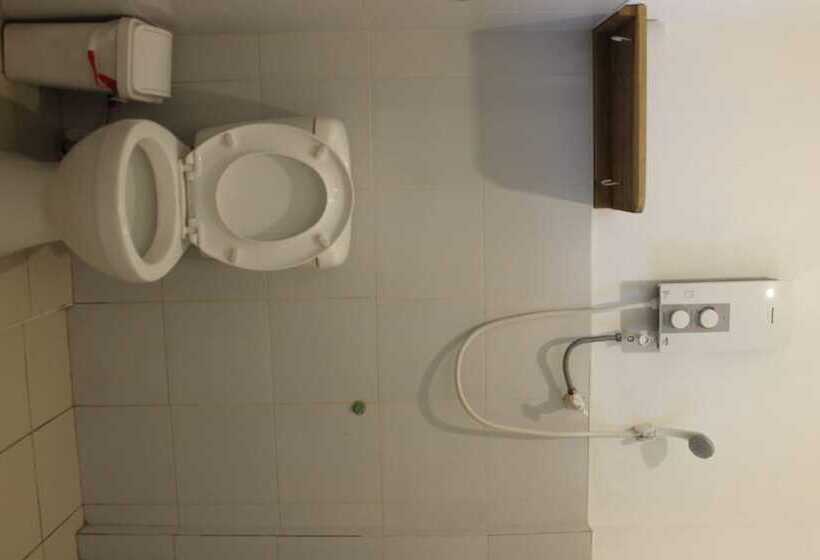 Jrm Travel And Lounge Hostel