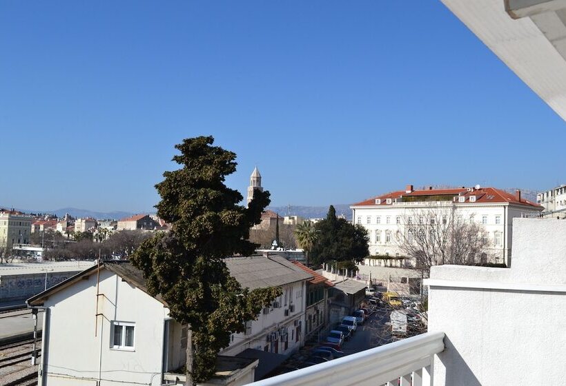 Pension Rooms Valentino