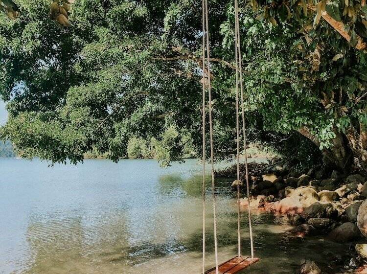 צימר The Hawk's Nest Resort