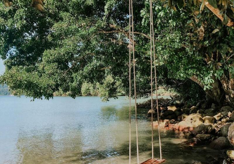 צימר The Hawk's Nest Resort