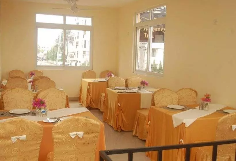 هتل Regency Inn Tudor