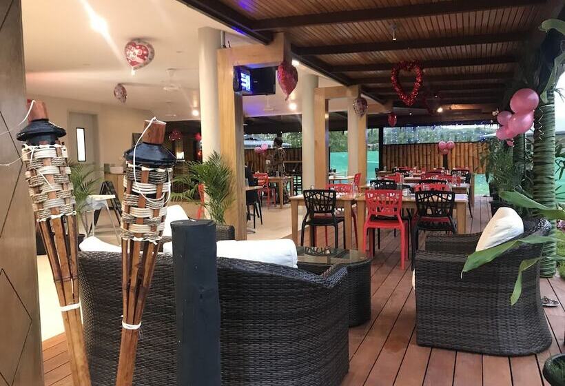 בית מלון כפרי Seatiki Resort Fiji On Coast