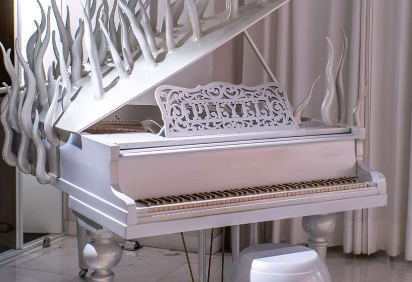 هتل Umbral, A Curio Collection By Hilton