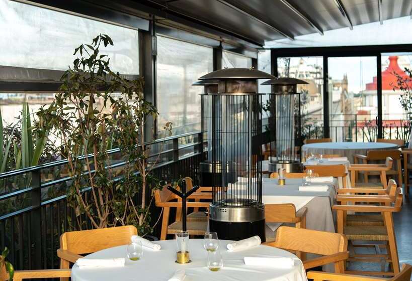 هتل Umbral, A Curio Collection By Hilton