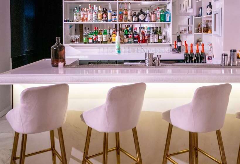 هتل Umbral, A Curio Collection By Hilton