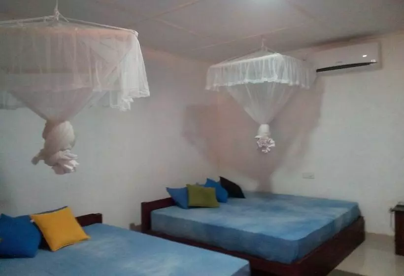 ユースホステル Sigiriya Village Home Stay