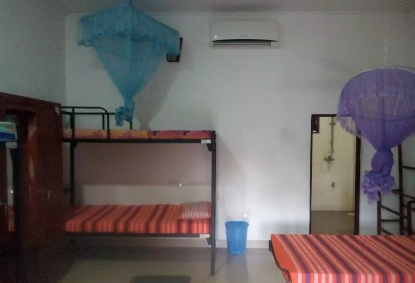 ユースホステル Sigiriya Village Home Stay