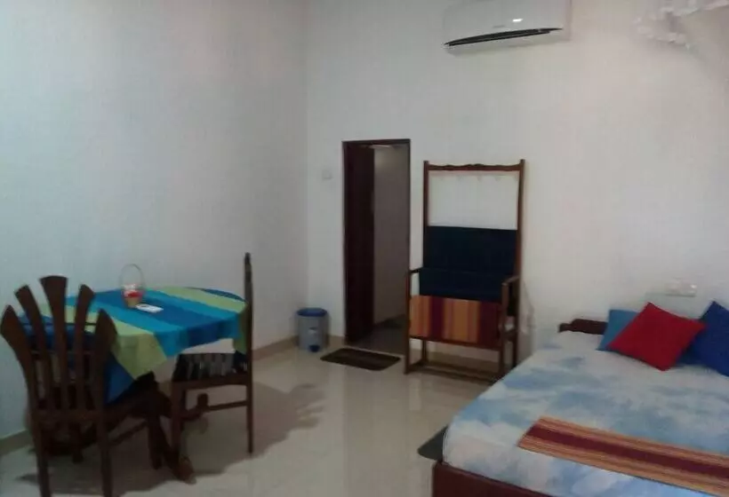 ユースホステル Sigiriya Village Home Stay