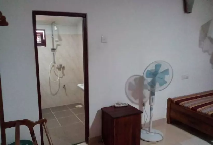 ユースホステル Sigiriya Village Home Stay