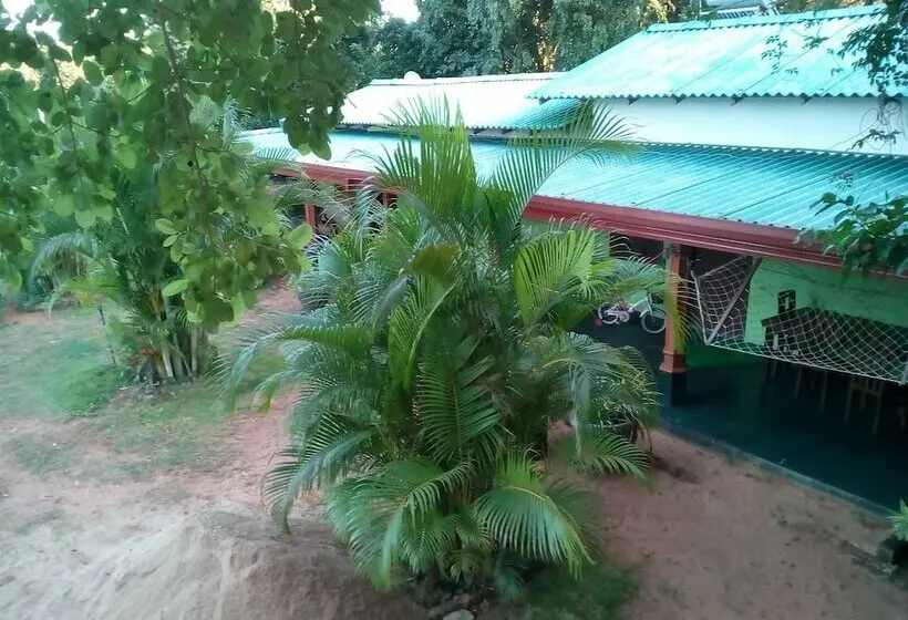 ユースホステル Sigiriya Village Home Stay