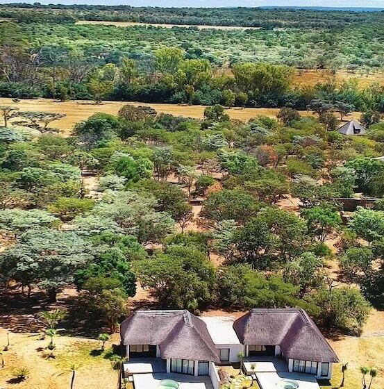 בית מלון כפרי African Explorer Private Game Lodge