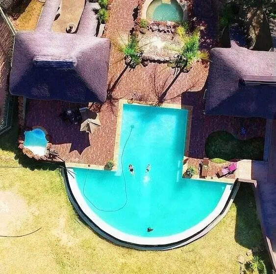 ホテル African Explorer Private Game Lodge