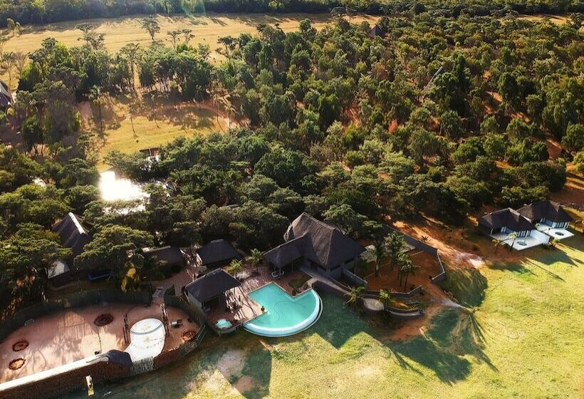 בית מלון כפרי African Explorer Private Game Lodge