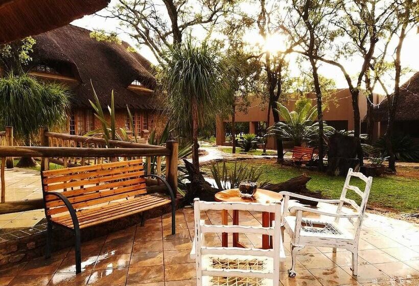 בית מלון כפרי African Explorer Private Game Lodge