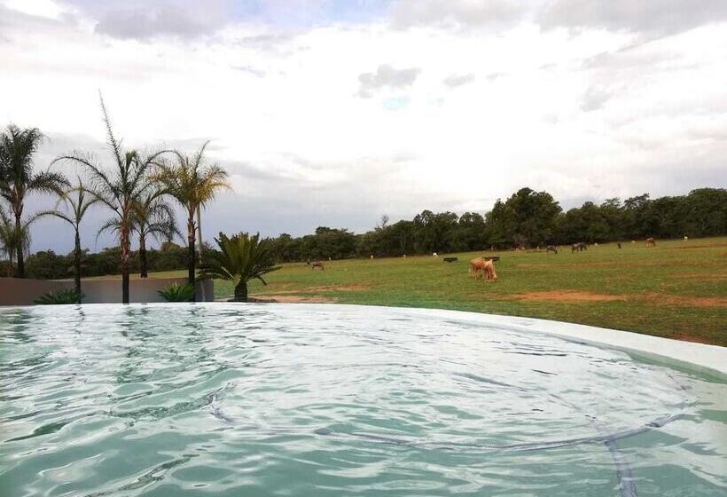 בית מלון כפרי African Explorer Private Game Lodge