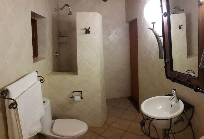 בית מלון כפרי African Explorer Private Game Lodge