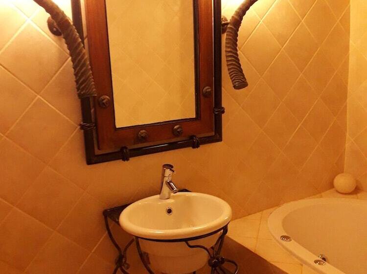 בית מלון כפרי African Explorer Private Game Lodge