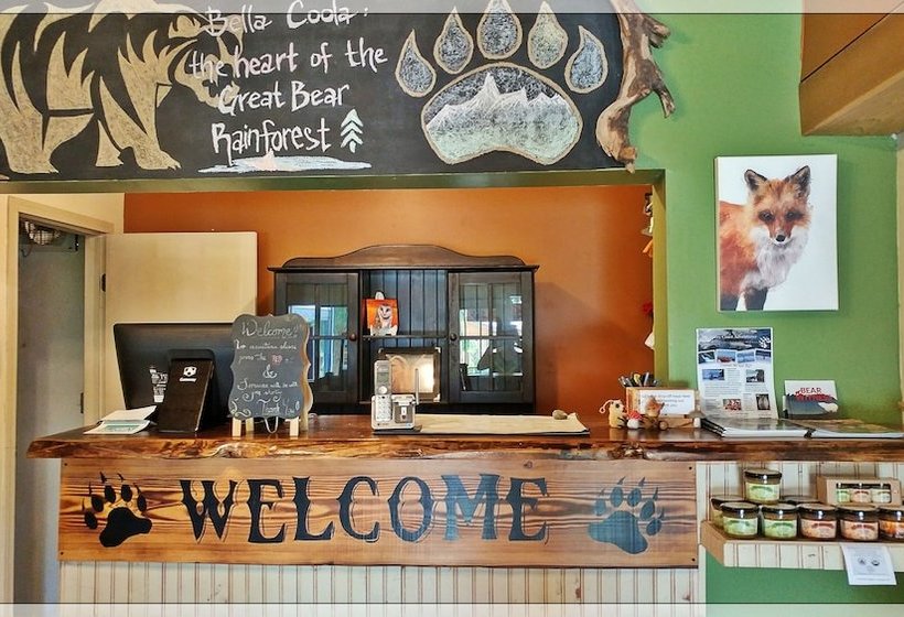 Hotel Bella Coola Mountain Lodge