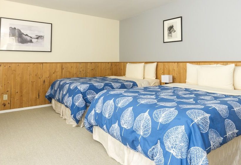 Hotel Bella Coola Mountain Lodge