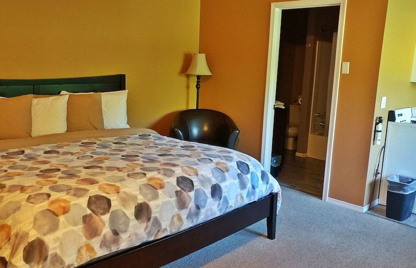 Hotel Bella Coola Mountain Lodge