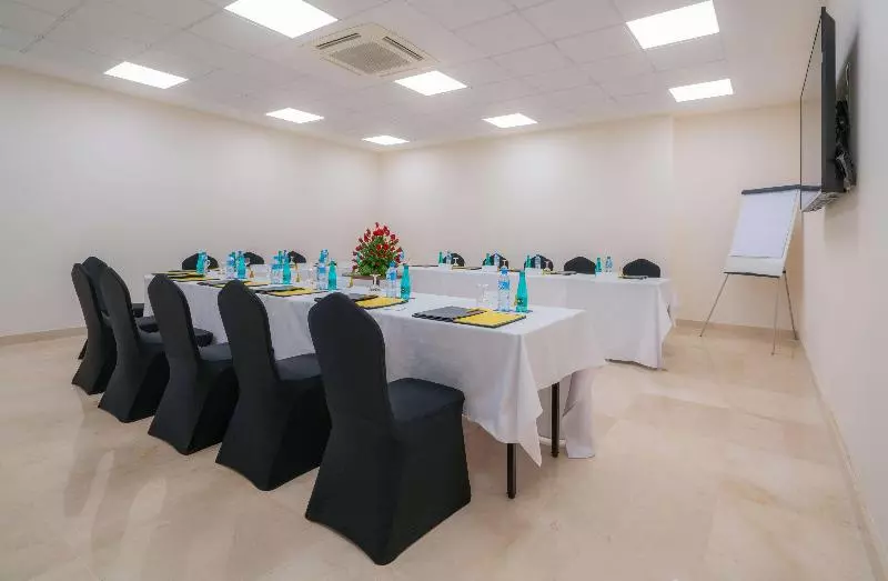 هتل Golden Tulip Royaume