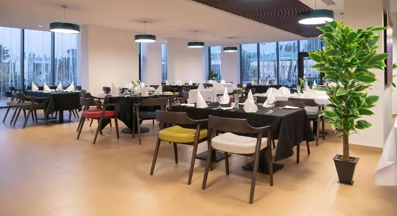 هتل Golden Tulip Royaume