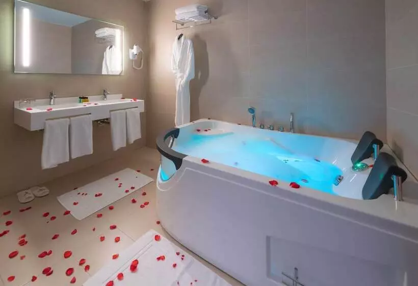 هتل Golden Tulip Royaume