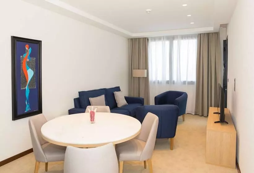 هتل Golden Tulip Royaume