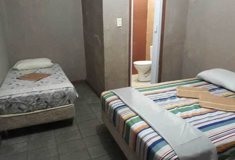 هتل Pousada & Hostel Casa Sefarad