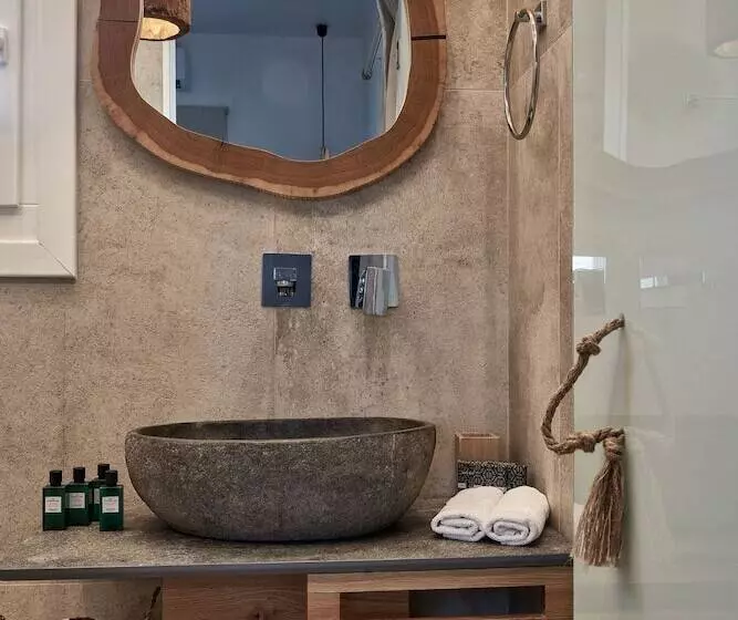 هتل Volcano Luxury Suites Milos  Adults Only