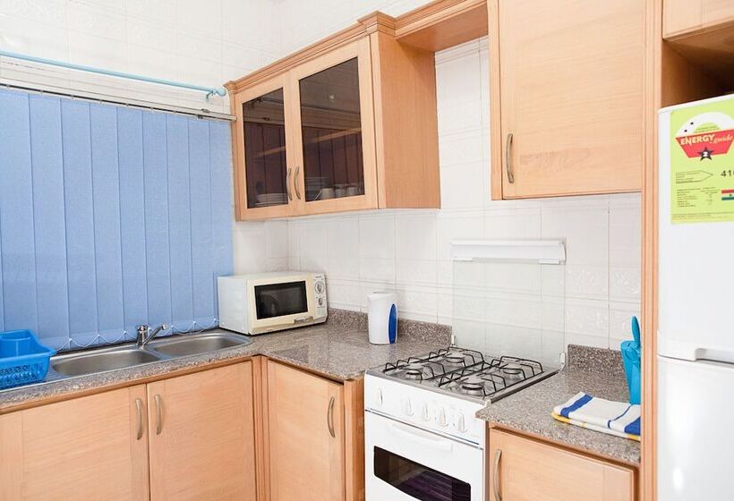 Maxwell Court Apartments