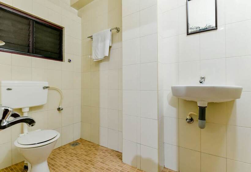 Oyo 23115 Hotel Saravana