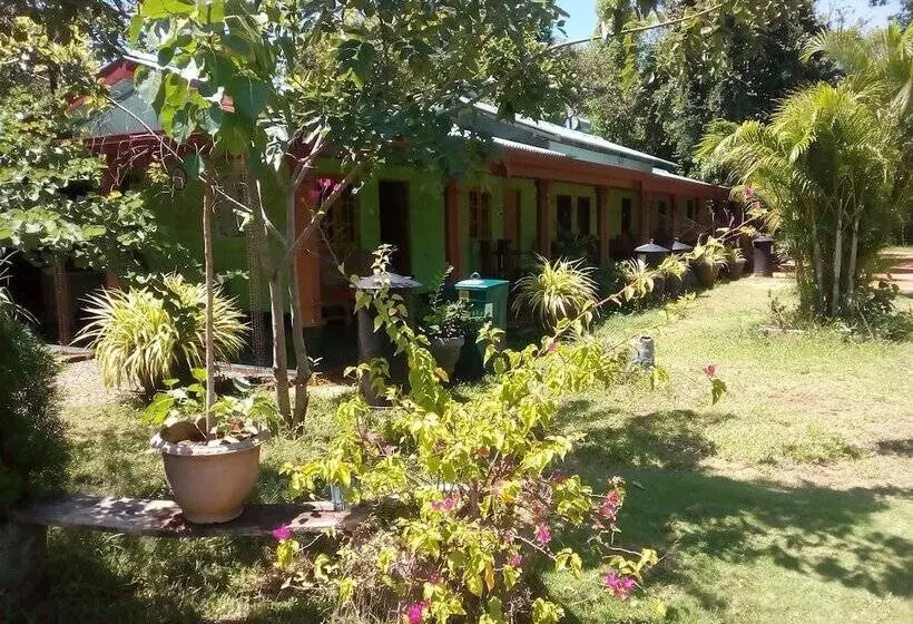 ユースホステル Sigiriya Village Home Stay