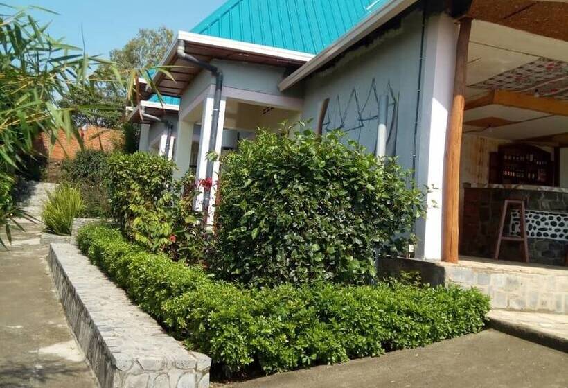 تختخواب و صبحانه East Africa Amazon Guest House