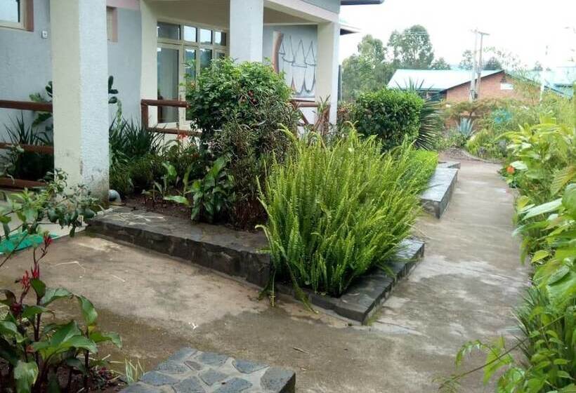 تختخواب و صبحانه East Africa Amazon Guest House