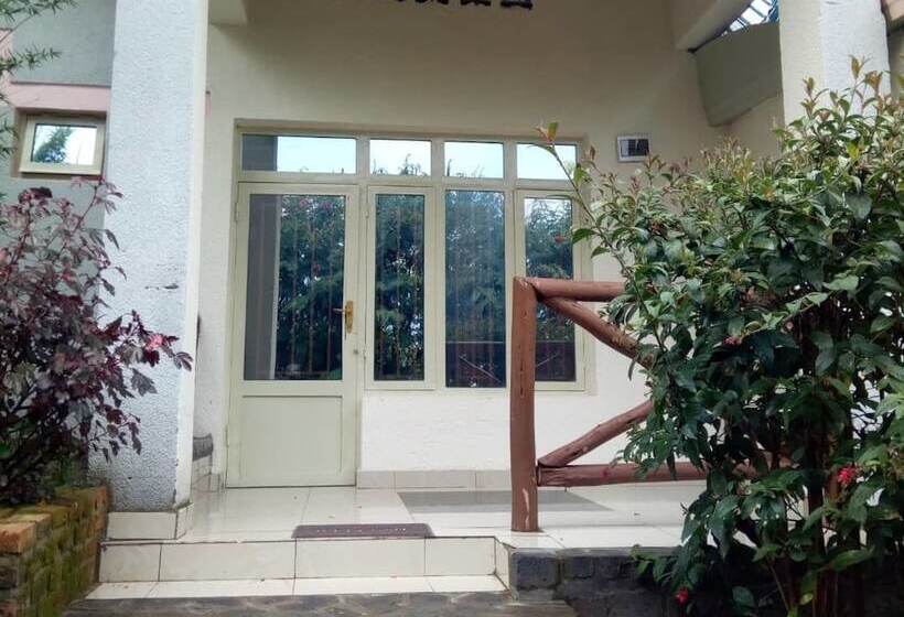 تختخواب و صبحانه East Africa Amazon Guest House