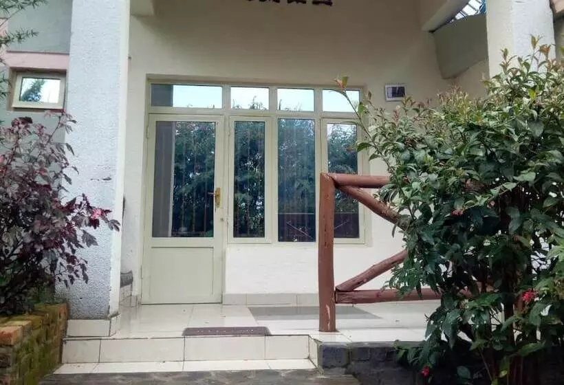 تختخواب و صبحانه East Africa Amazon Guest House