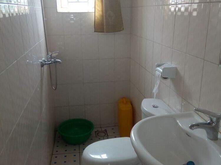 تختخواب و صبحانه East Africa Amazon Guest House