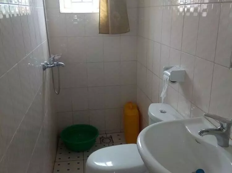 تختخواب و صبحانه East Africa Amazon Guest House