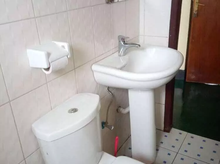 تختخواب و صبحانه East Africa Amazon Guest House